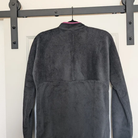 Patagonia Black and Blue Fleece Pullover - Picture 3 of 4